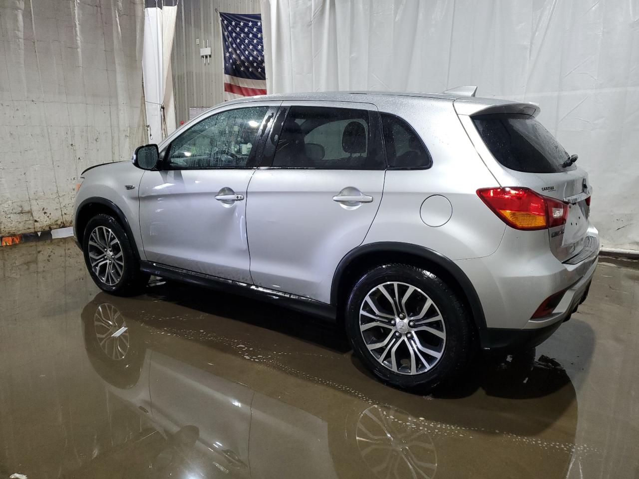 2018 Mitsubishi Outlander - Image 2