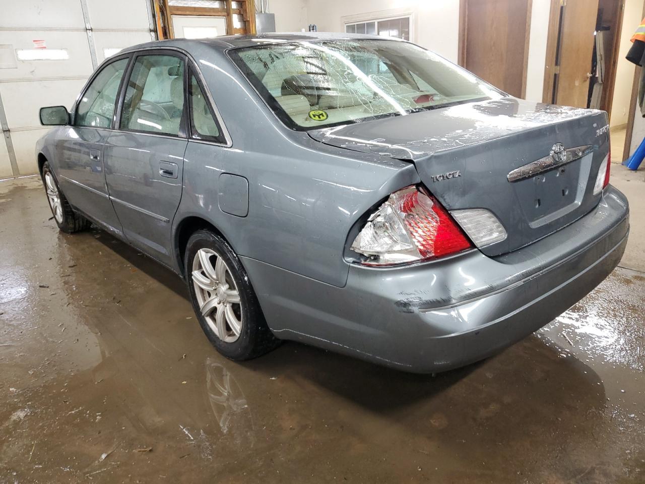 2001 Toyota Avalon - Image 2