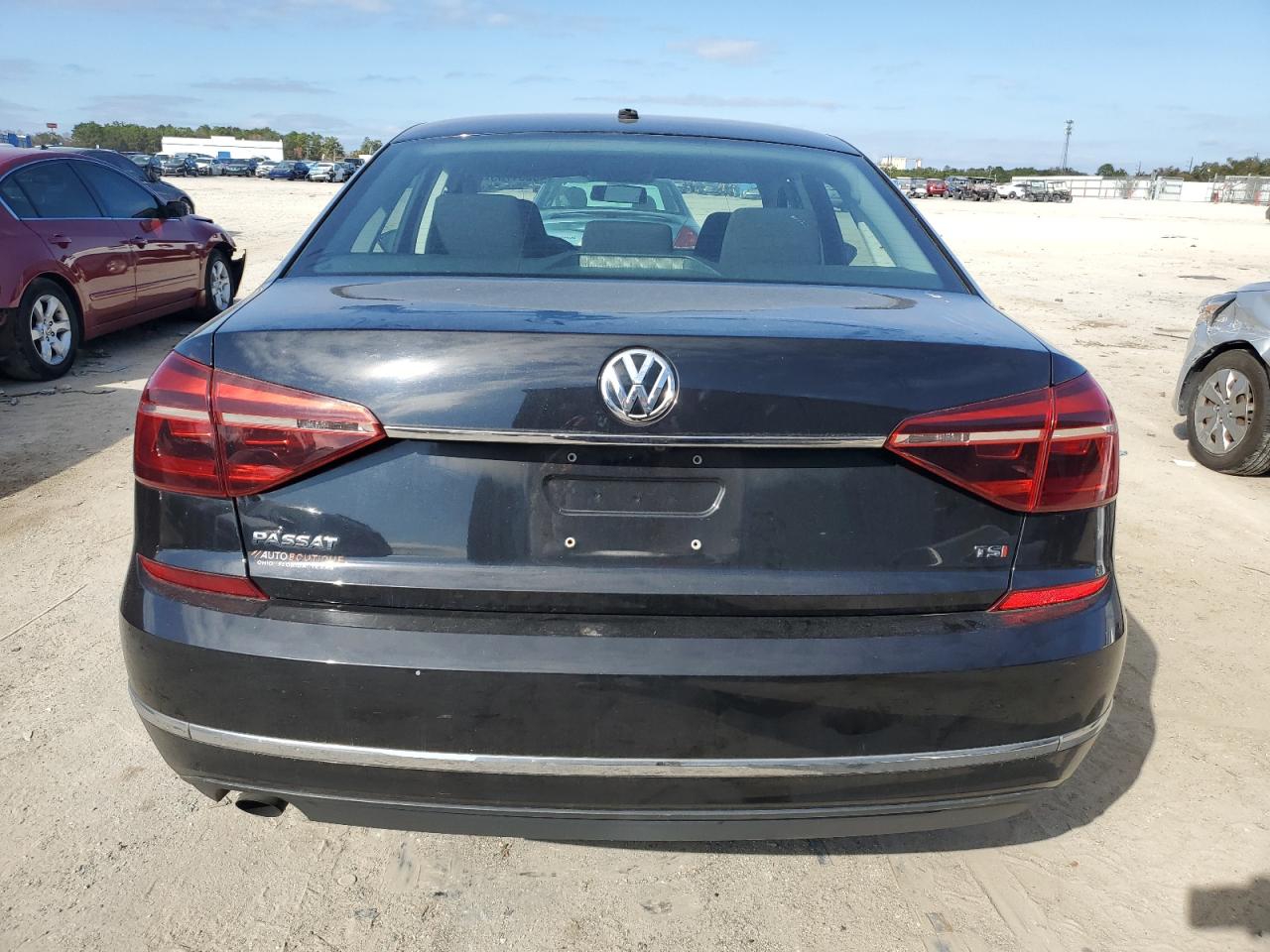 2017 Volkswagen Passat - Image 6