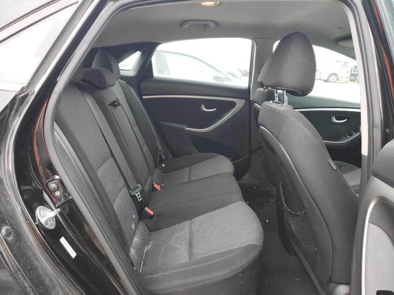 2013 Hyundai Elantra - Image 10