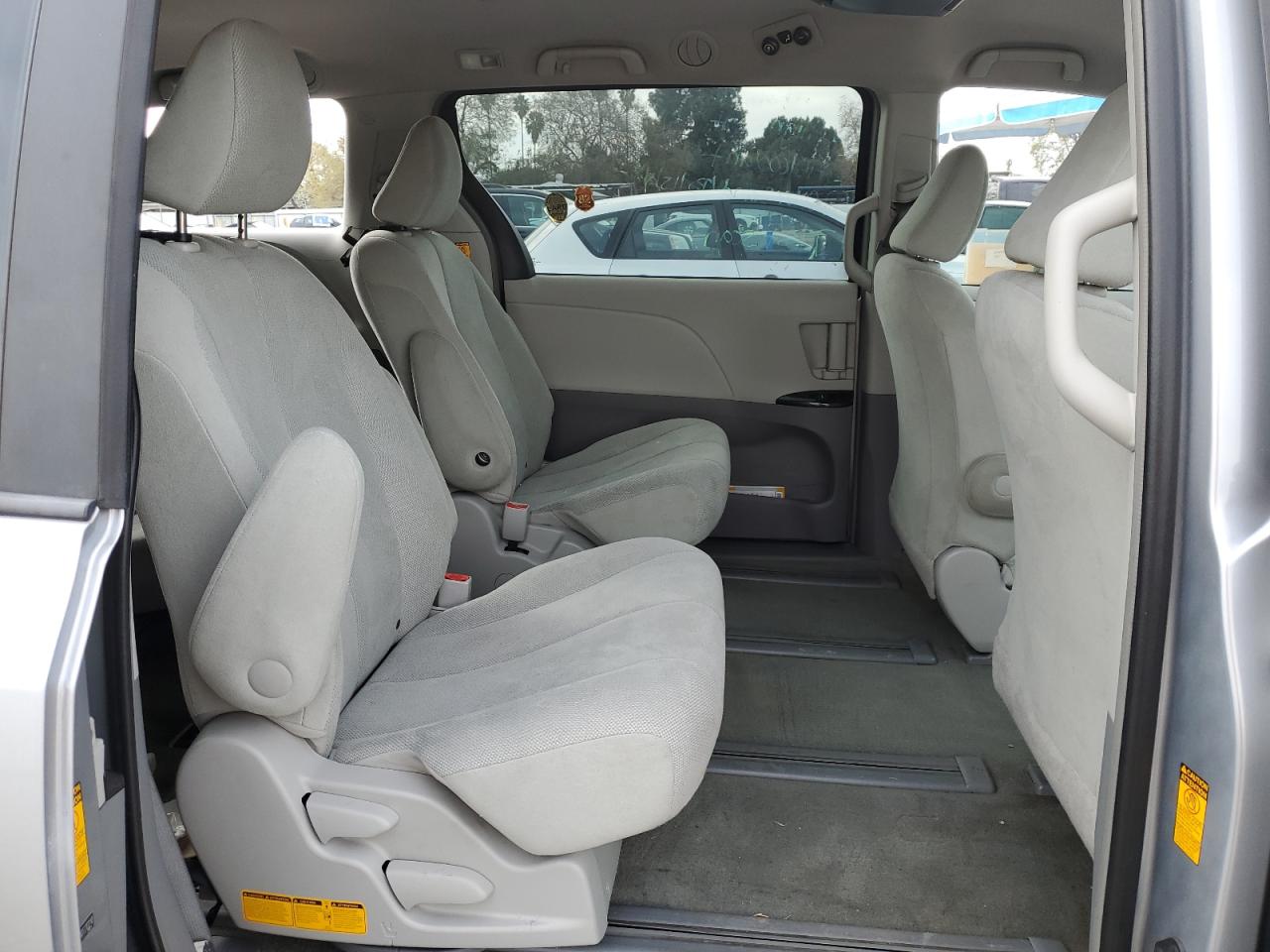 2013 Toyota Sienna - Image 11