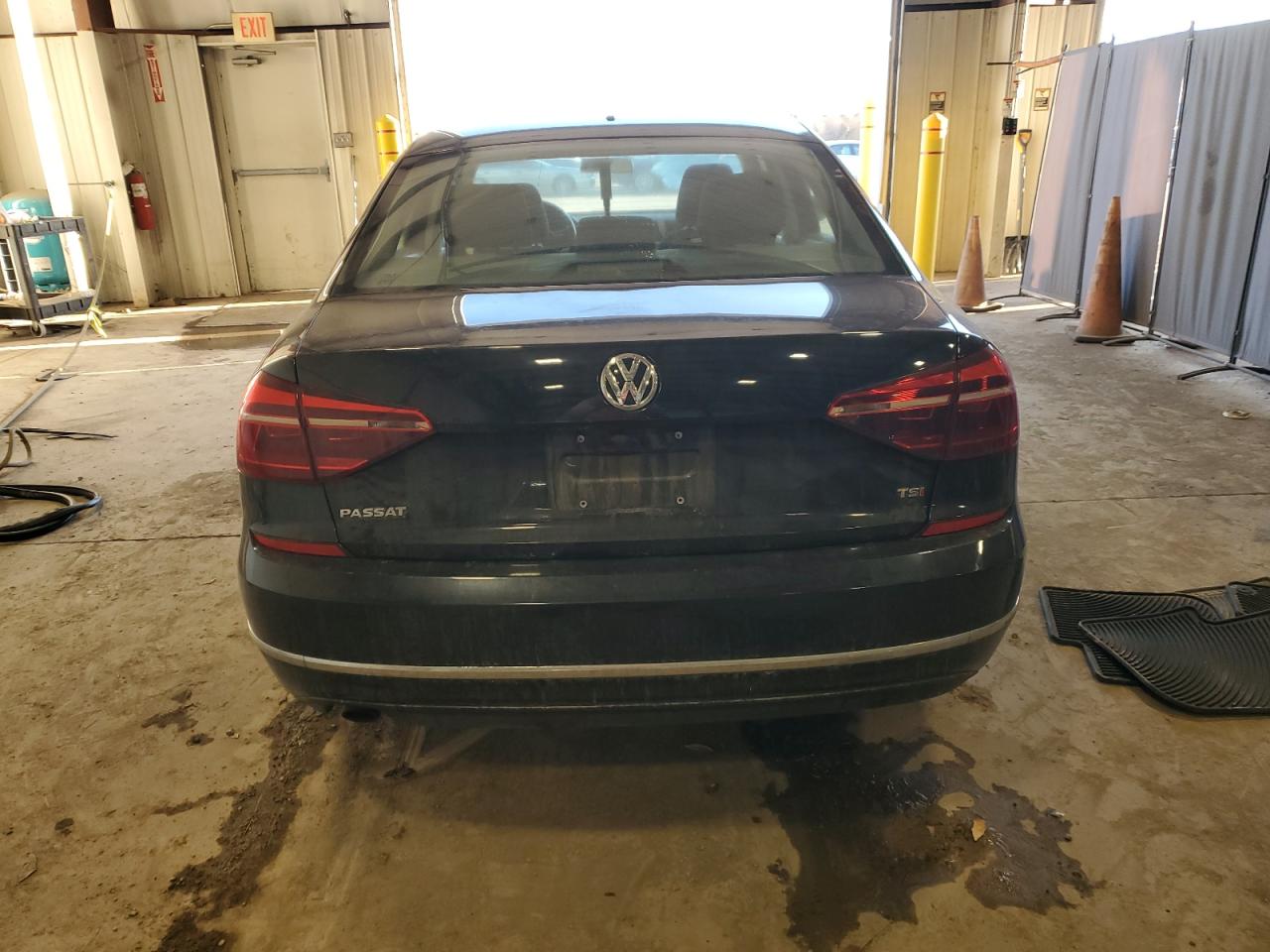 2018 Volkswagen Passat - Image 6