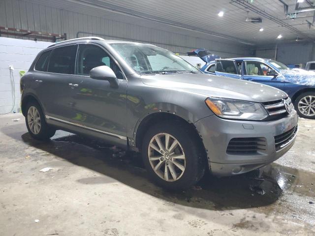  VOLKSWAGEN TOUAREG 2014 Сріблястий