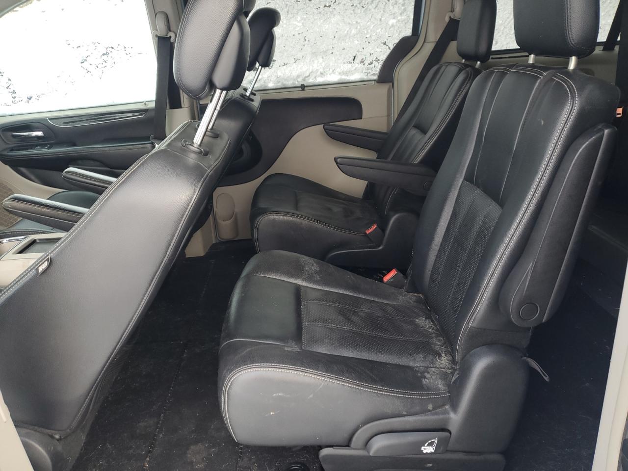 2013 Chrysler Town & Country - Image 11