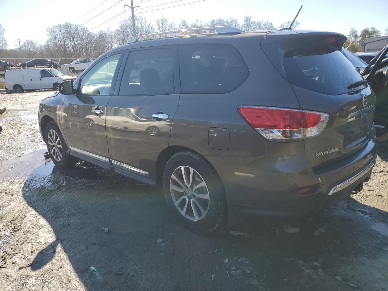 2015 Nissan Pathfinder - Image 2