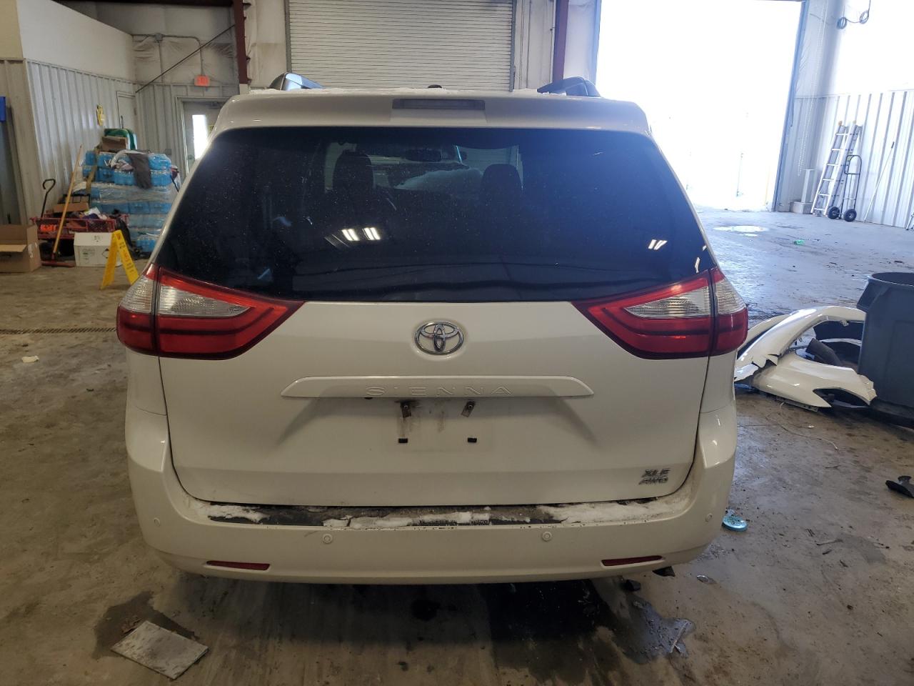 2017 Toyota Sienna - Image 6