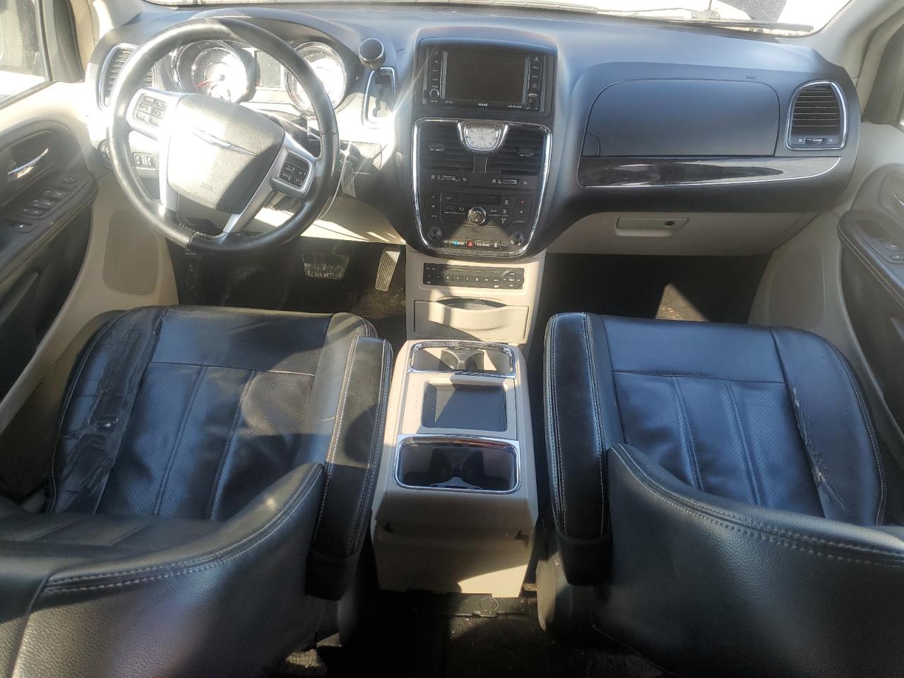 2012 Chrysler Town & Country - Image 8