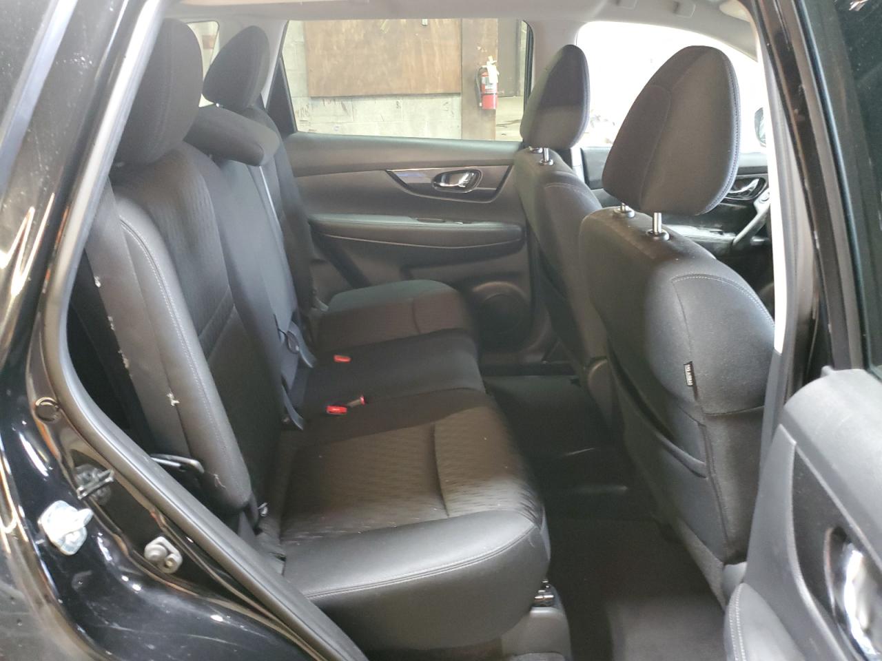 2018 Nissan Rogue - Image 11
