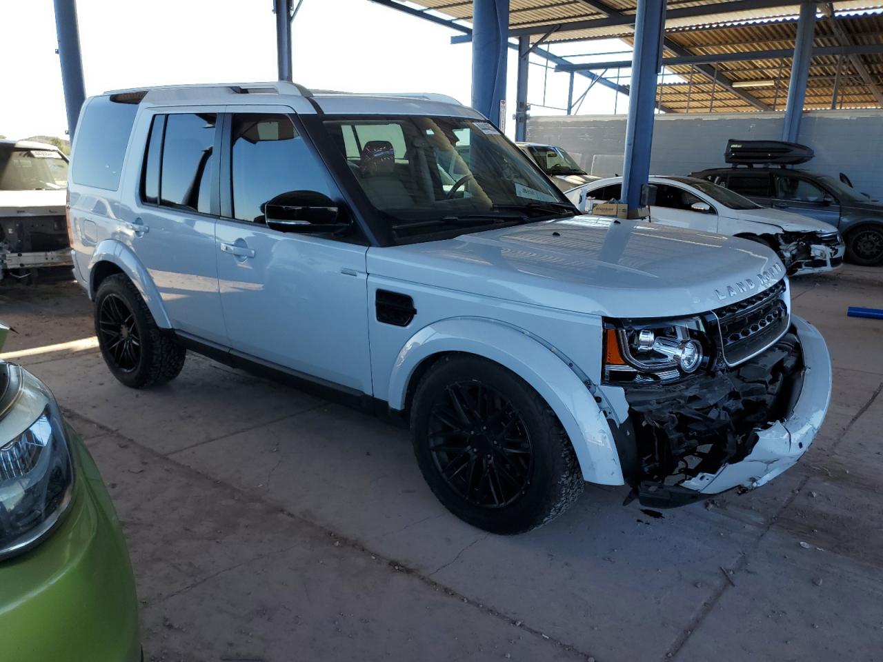 2016 Land Rover LR4 - Image 4