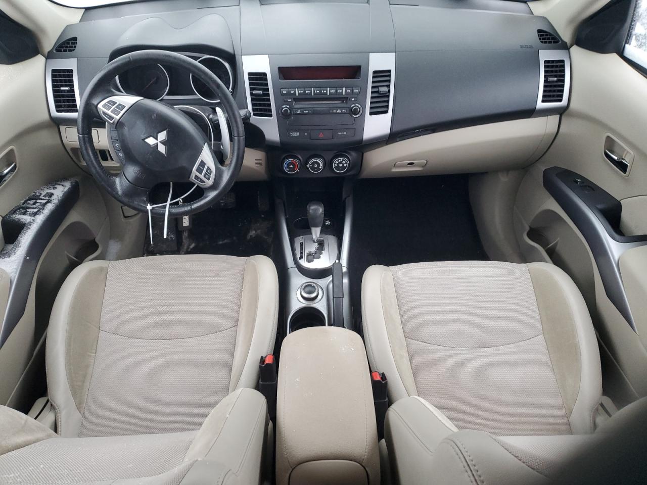 2012 Mitsubishi Outlander - Image 8
