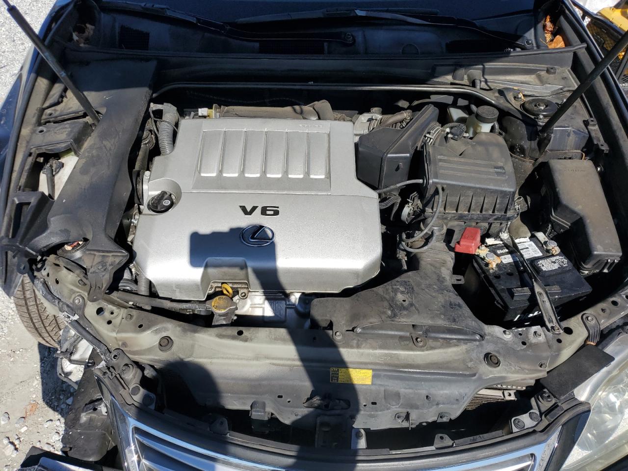 2010 Lexus ES - Image 11