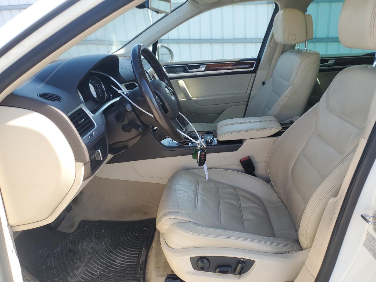 2014 Volkswagen Touareg - Image 7