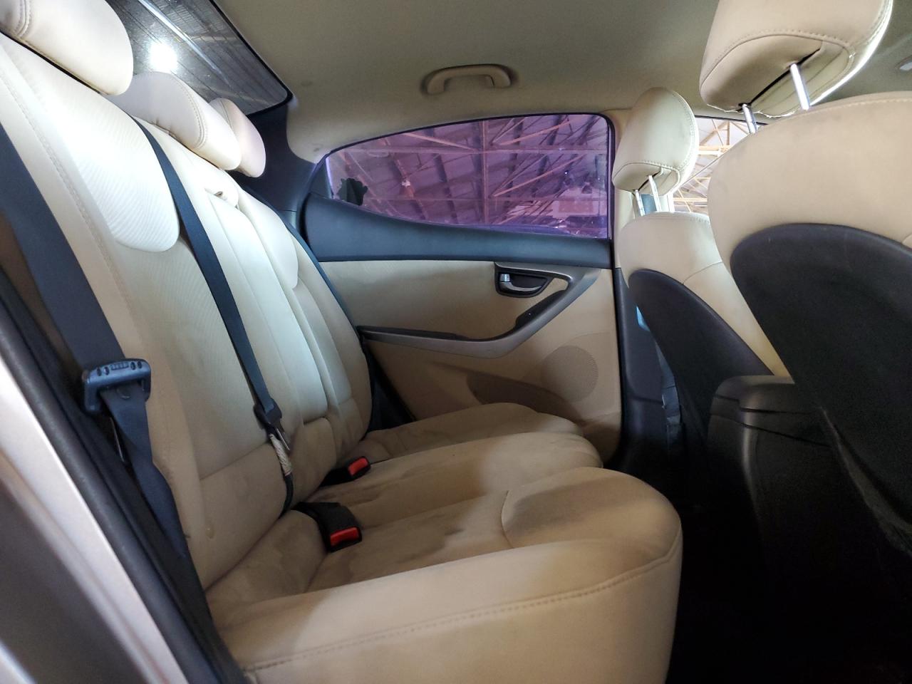 2012 Hyundai Elantra - Image 10