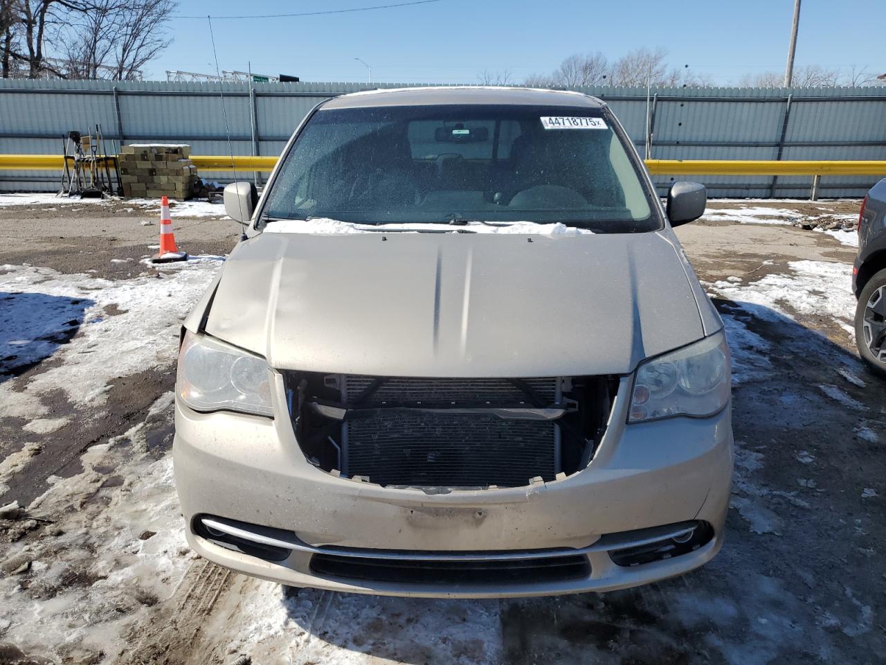 2014 Chrysler Town & Country - Image 5