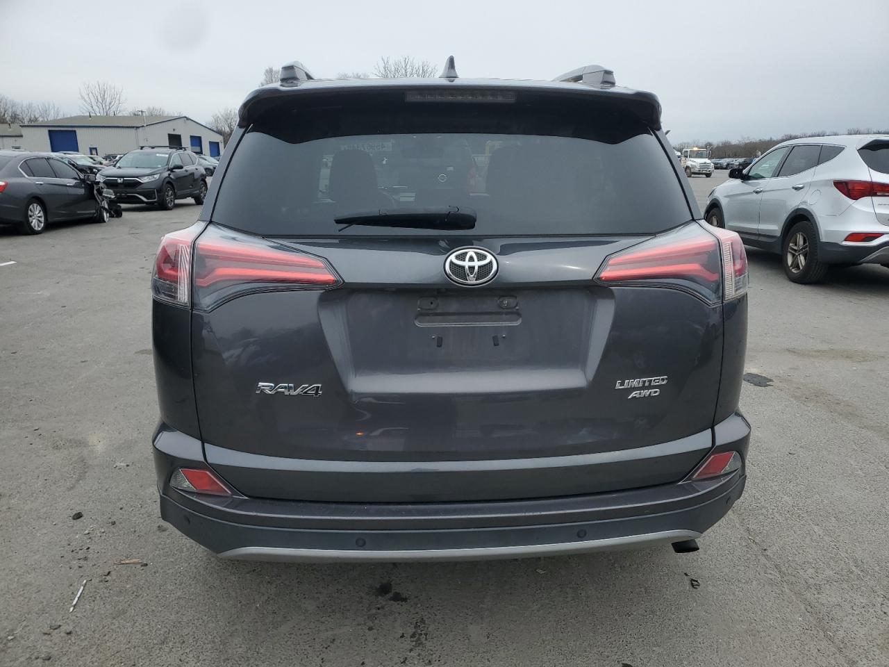 2017 Toyota RAV 4 - Image 6