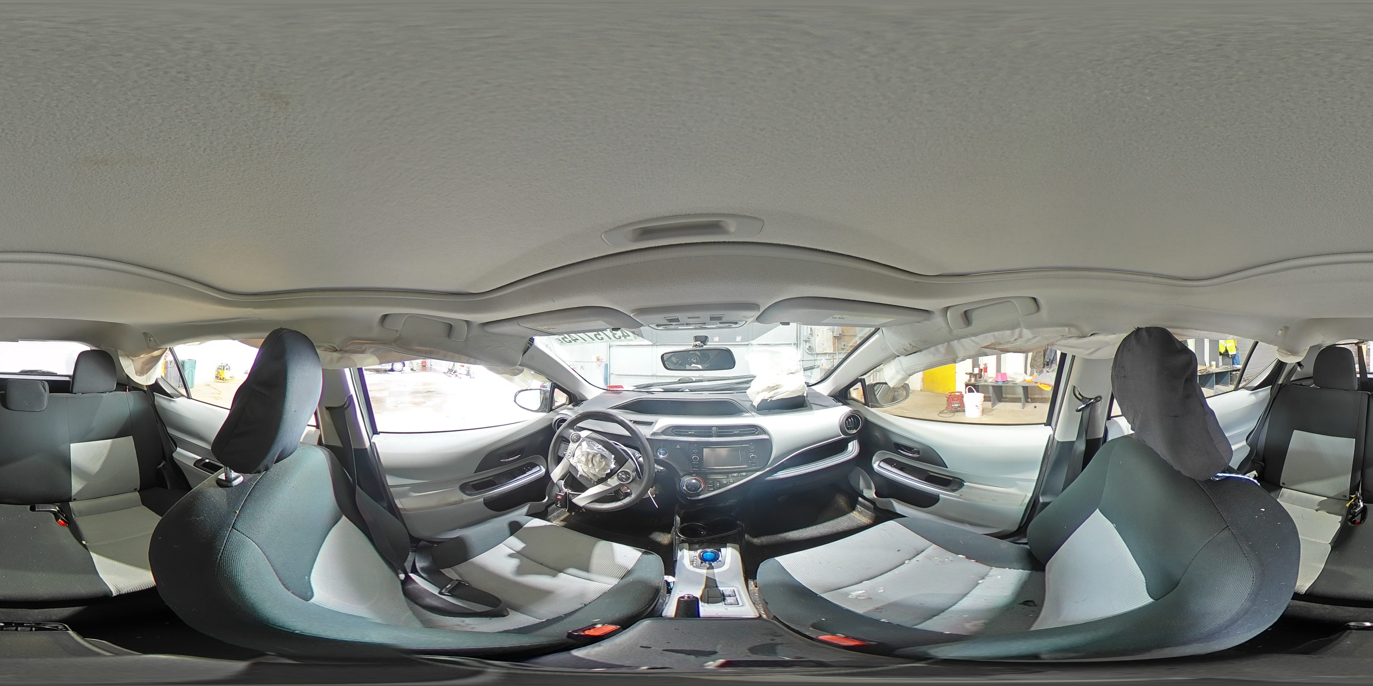 2012 Toyota Prius - Image 13