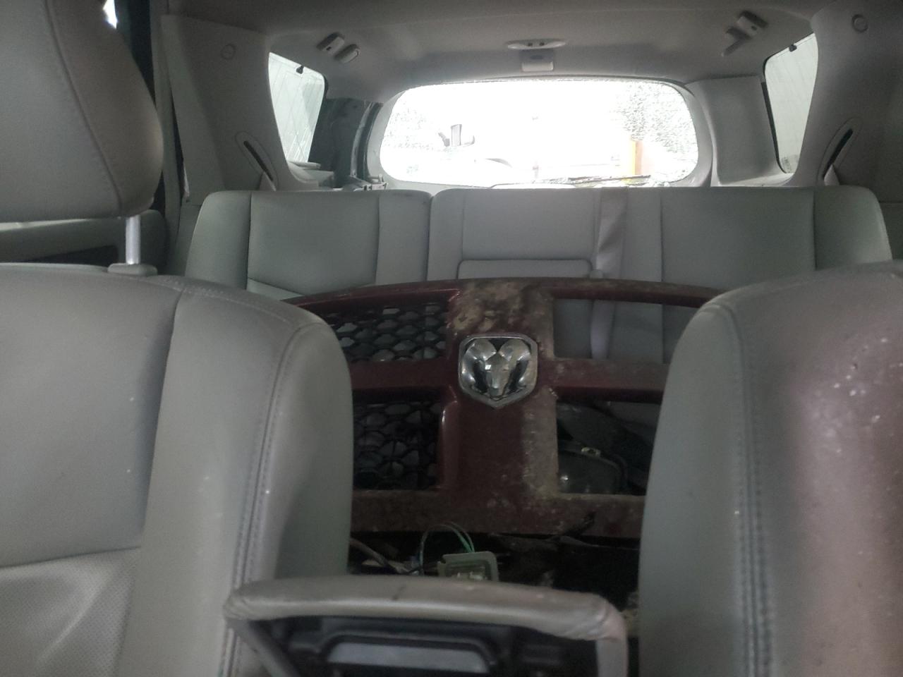 2004 Cadillac SRX - Image 10