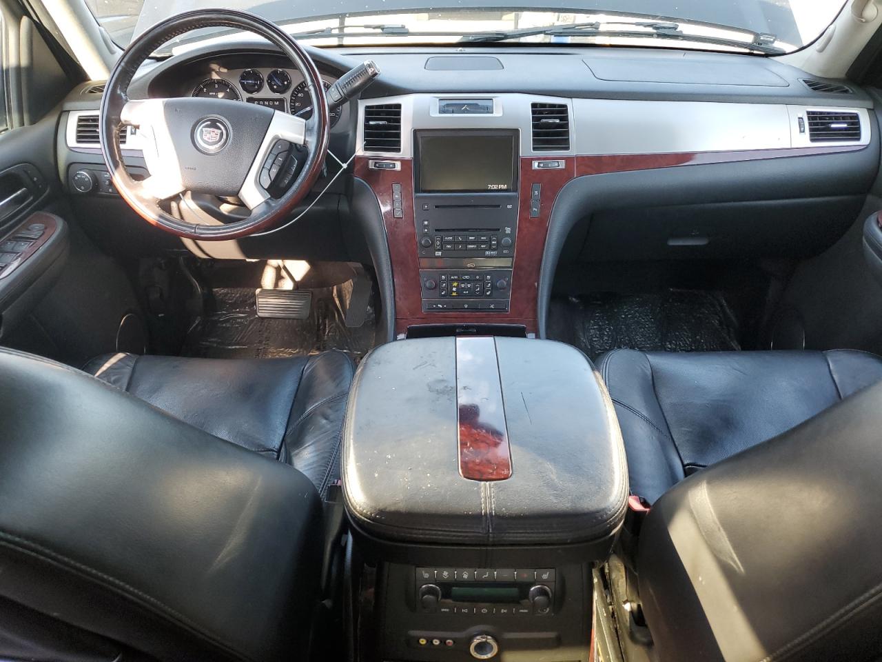 2008 Cadillac Escalade Luxury VIN: 1GYFK63858R183602 Lot: 45517605