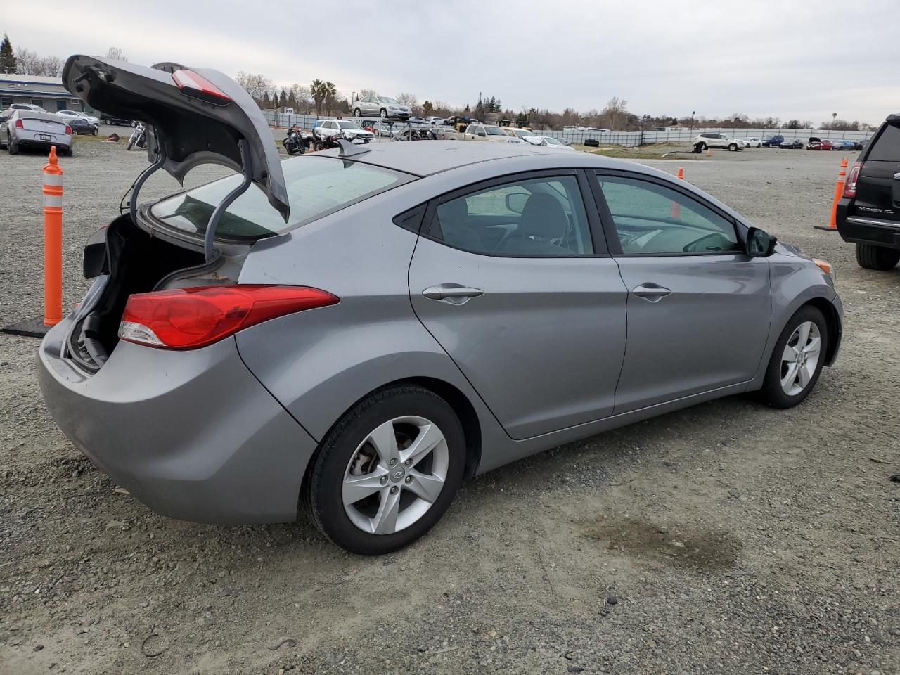 2013 Hyundai Elantra - Image 3
