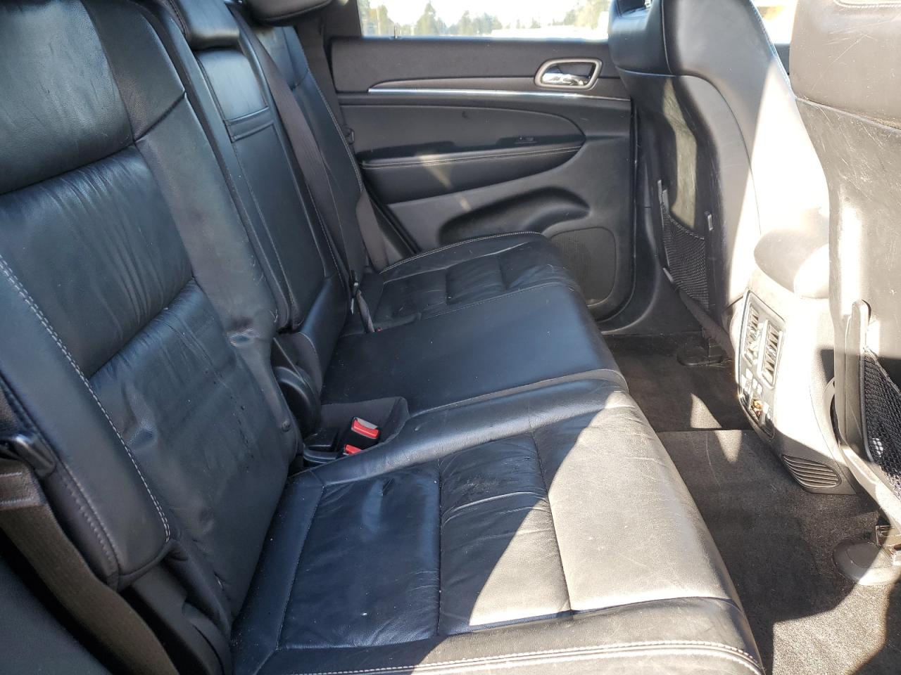 2014 Jeep Grand Cherokee - Image 12