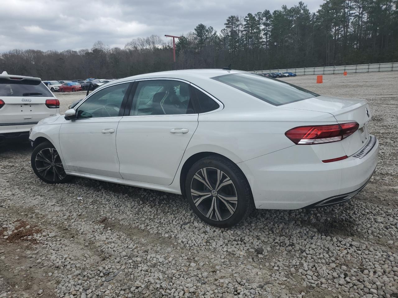2021 Volkswagen Passat - Image 2