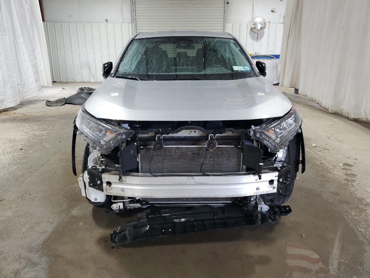 2022 Toyota RAV 4 - Image 5