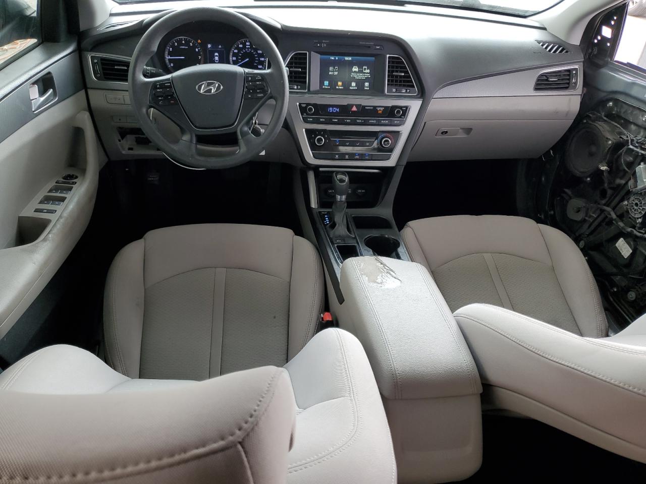 2016 Hyundai Sonata - Image 8