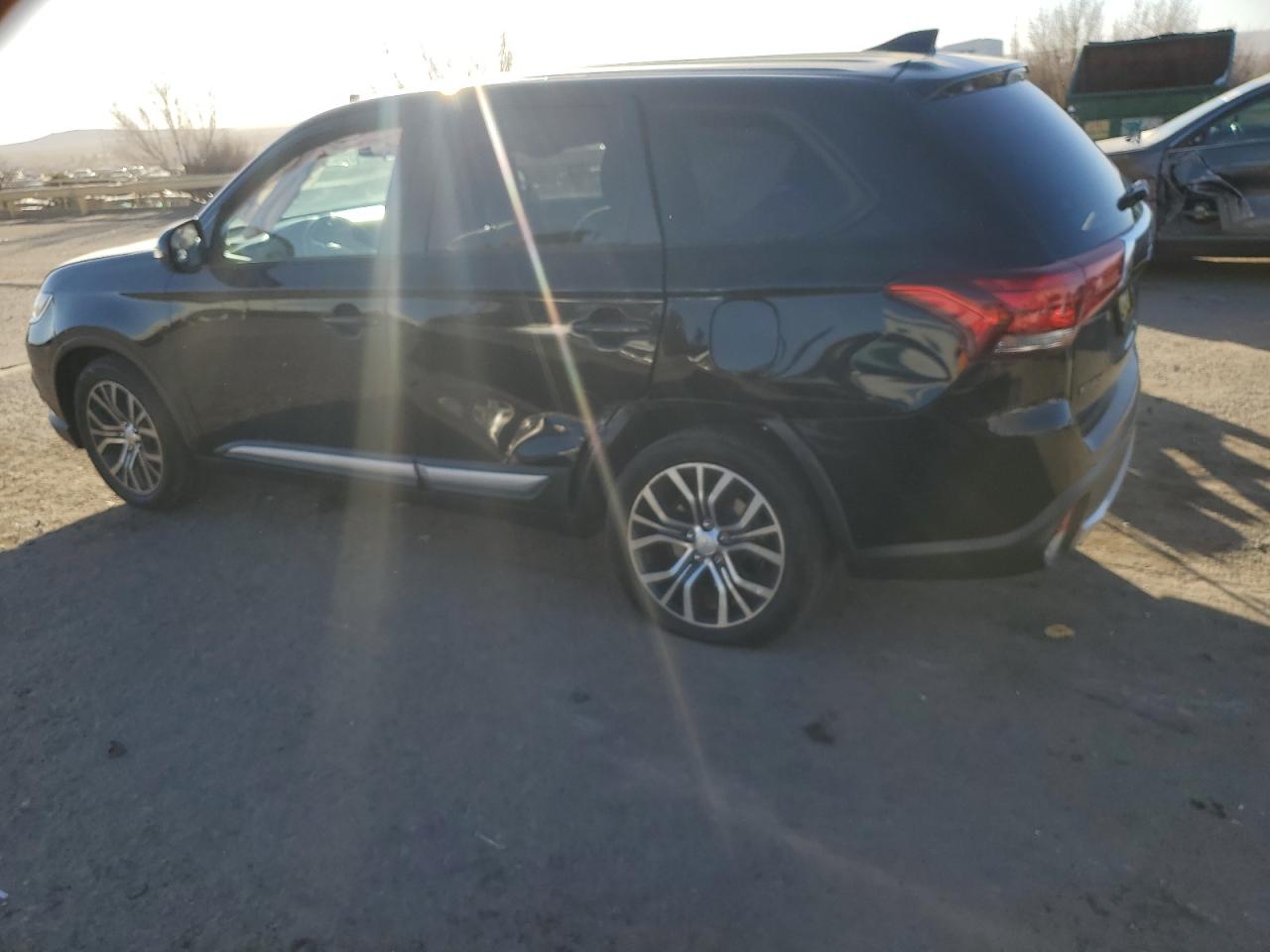 2018 Mitsubishi Outlander - Image 2