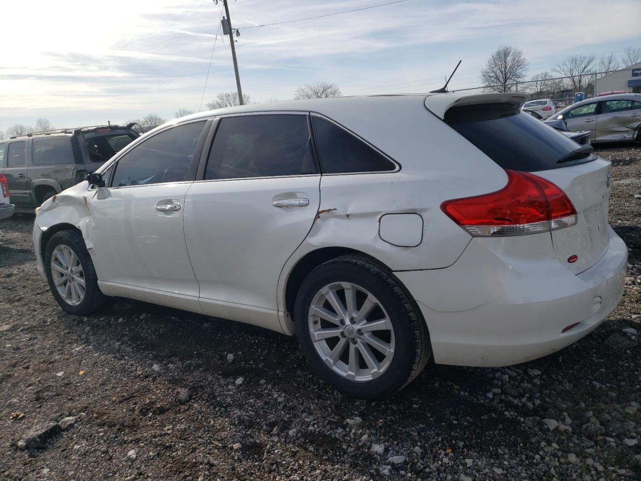 2010 Toyota Venza - Image 2