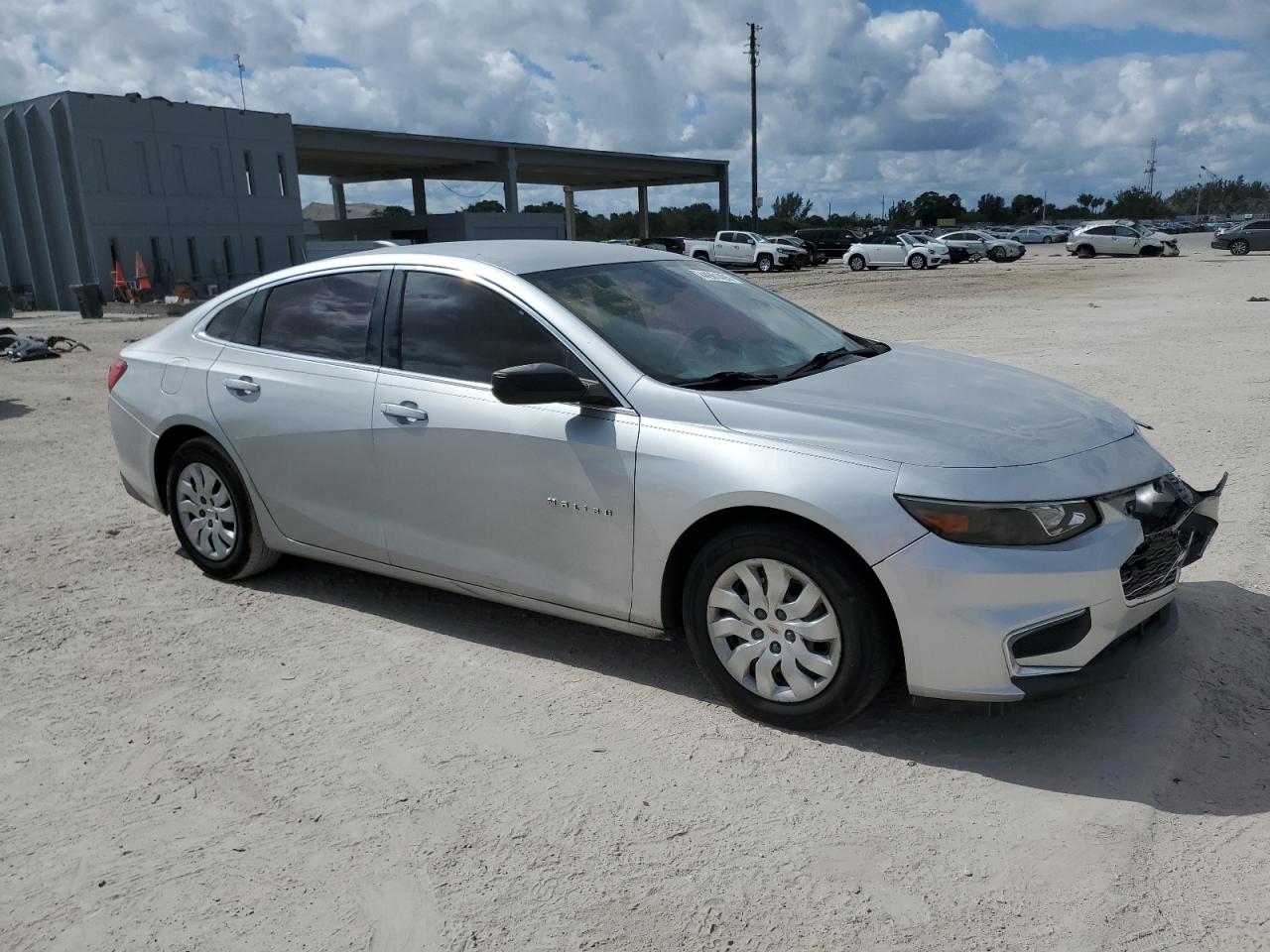 2016 Chevrolet Malibu - Image 4