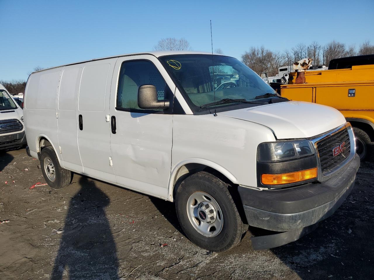 2017 GMC Savana - Image 4