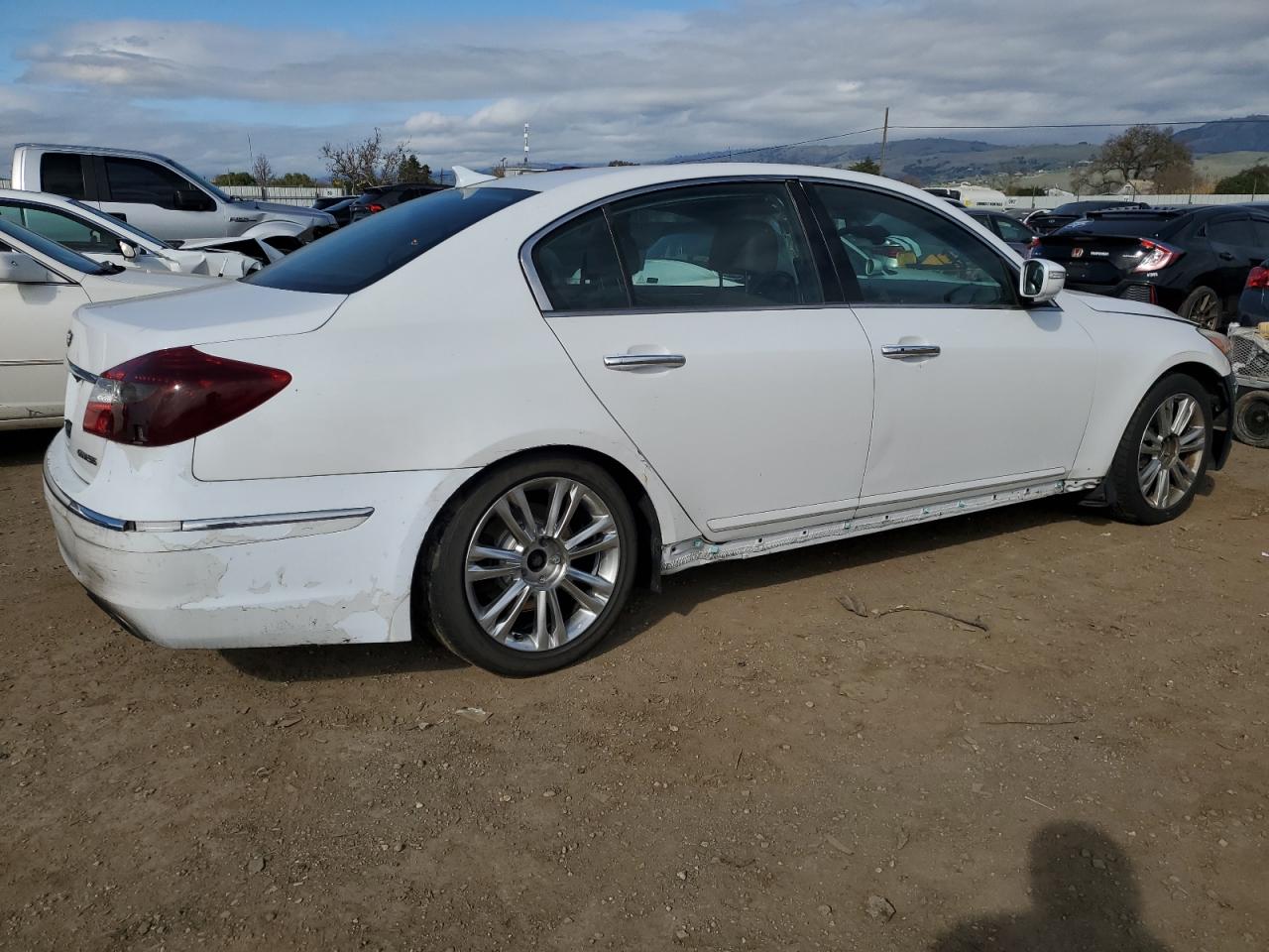 2014 Hyundai Genesis - Image 3