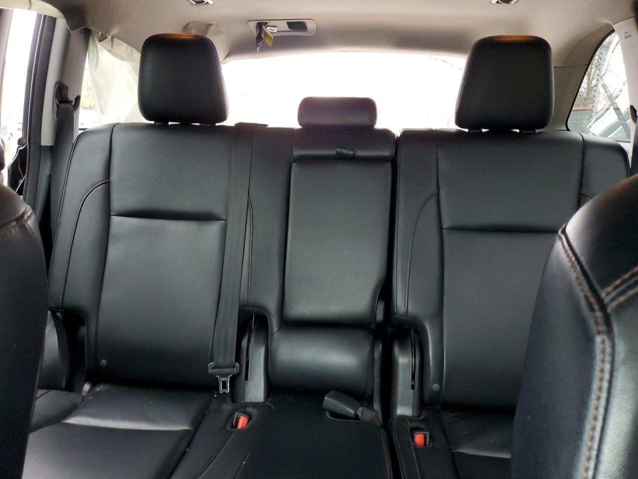 2016 Toyota Highlander - Image 10