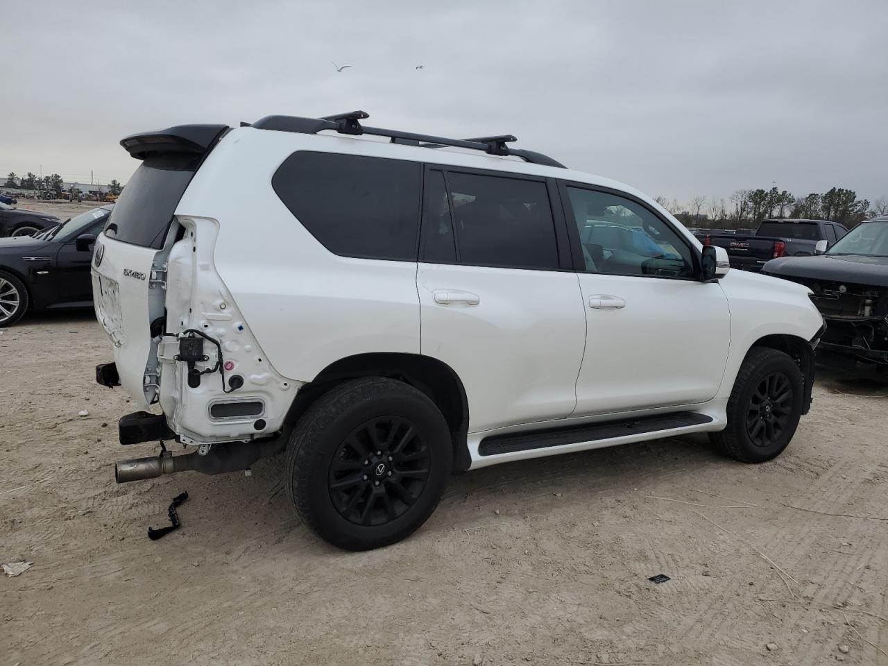 2023 Lexus GX - Image 3