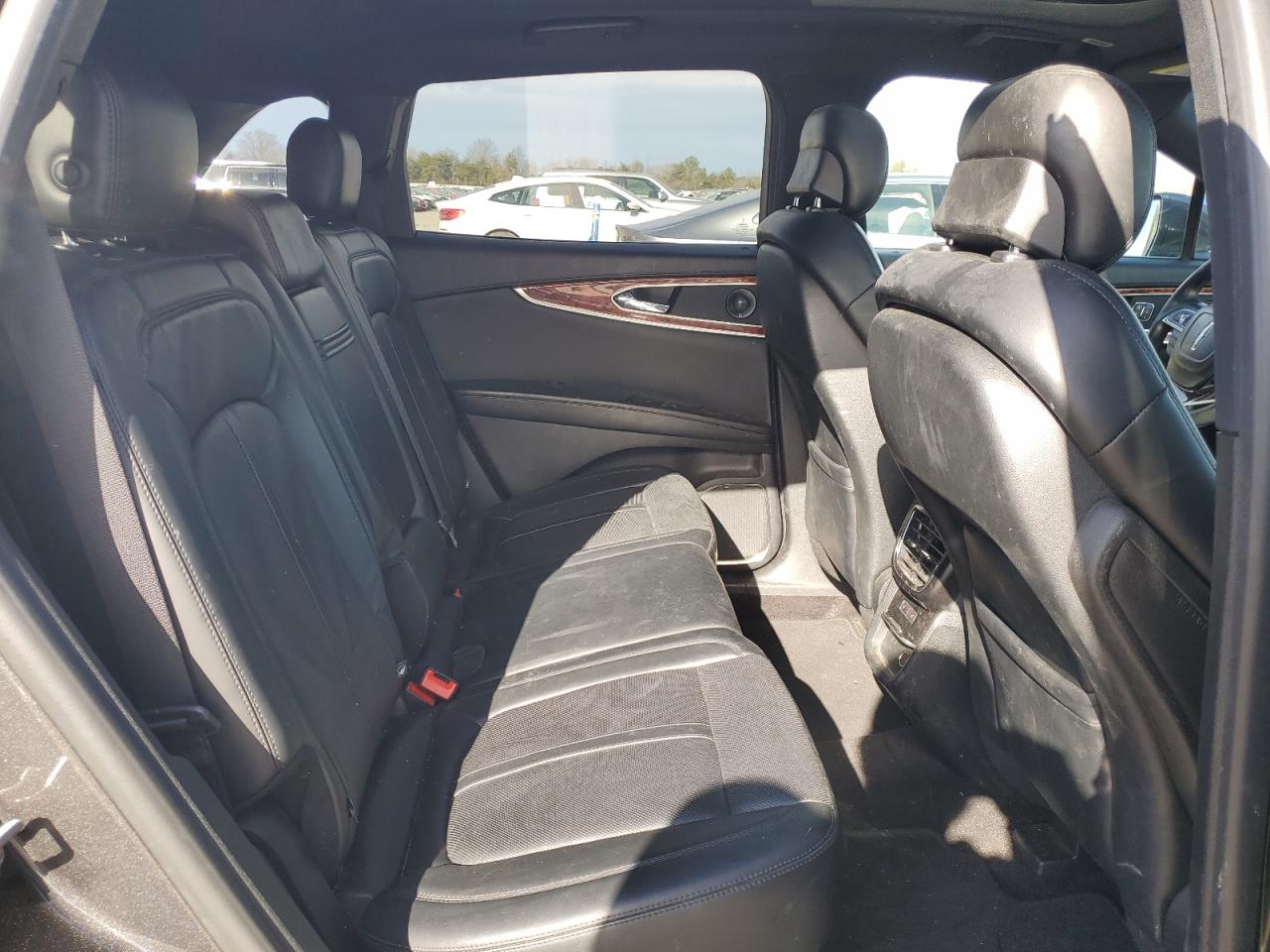 2019 Lincoln Nautilus - Image 11
