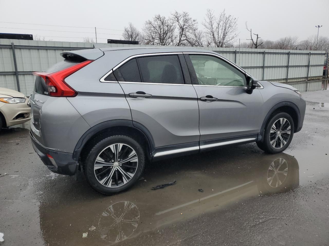 2019 Mitsubishi Eclipse - Image 3