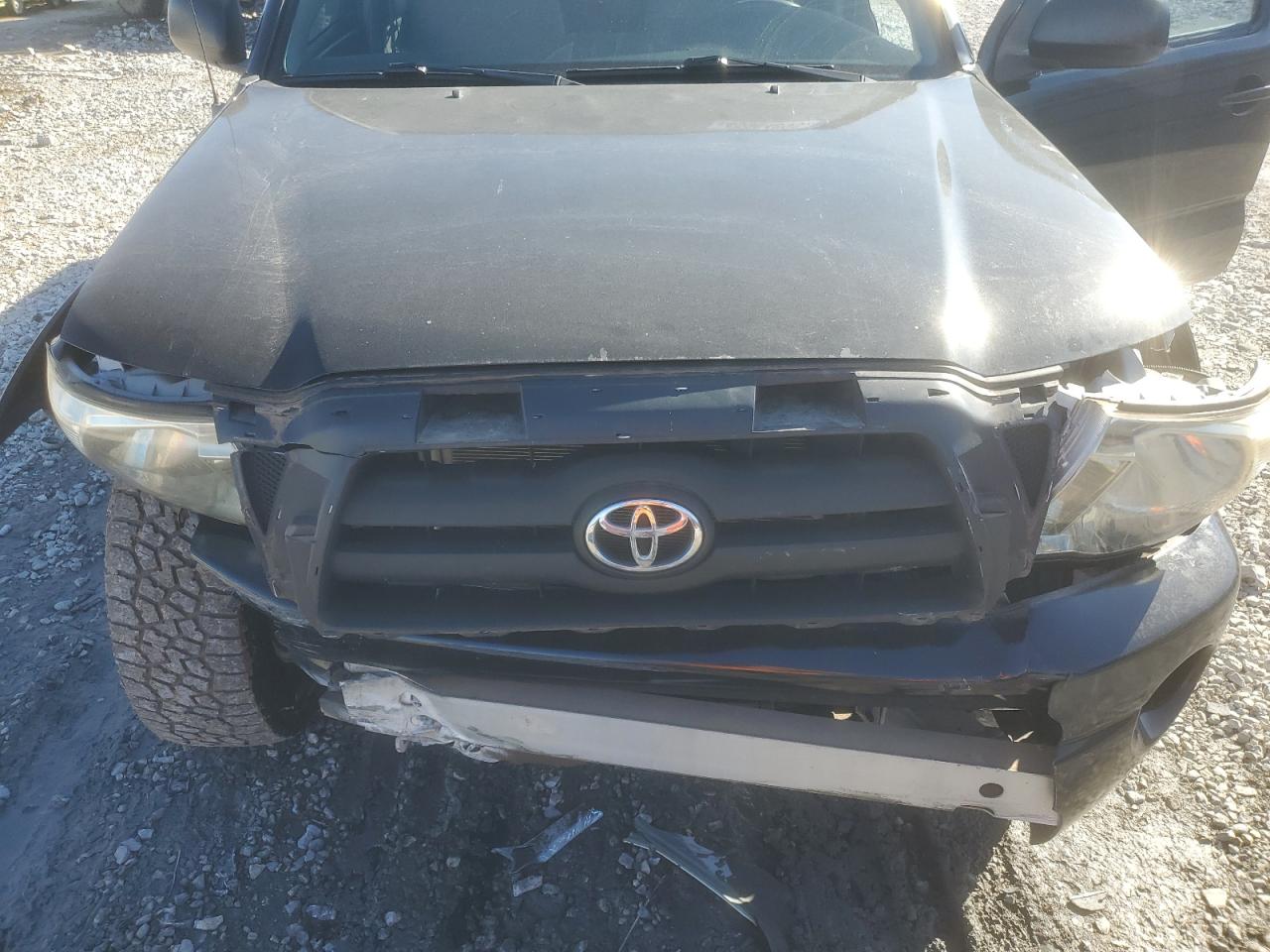 2005 Toyota Tacoma - Image 12