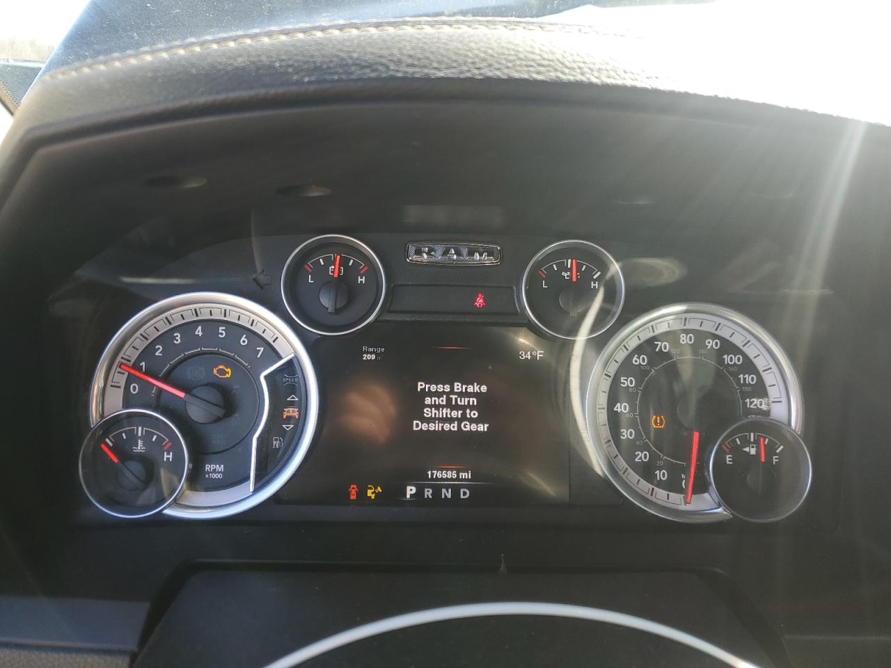 2014 RAM 1500 - Image 9