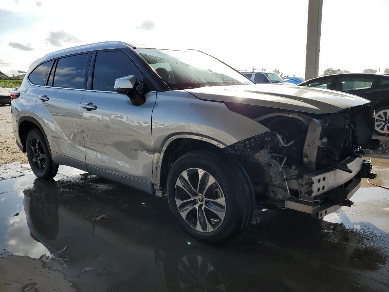 2021 Toyota Highlander - Image 4
