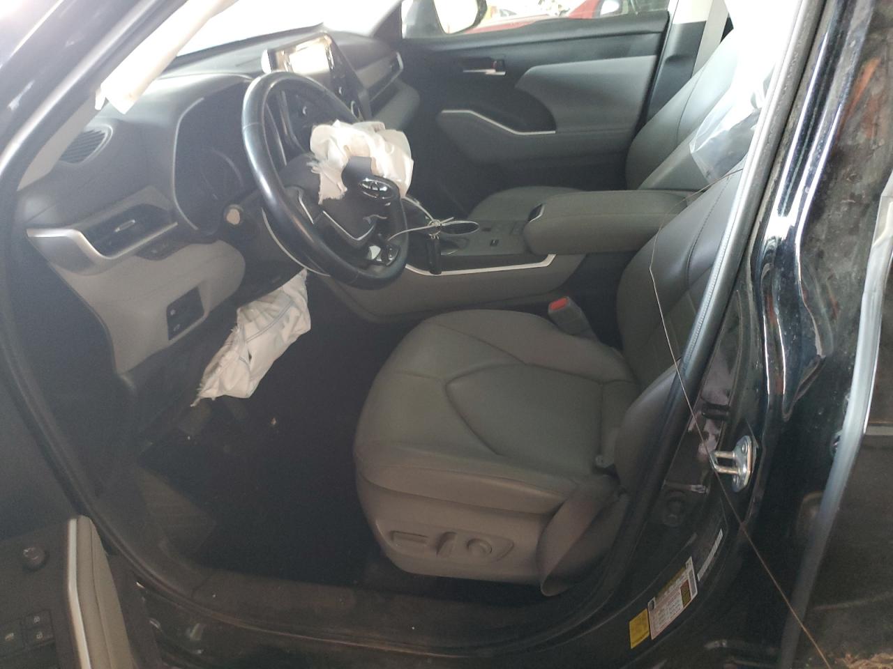 2021 Toyota Highlander - Image 7
