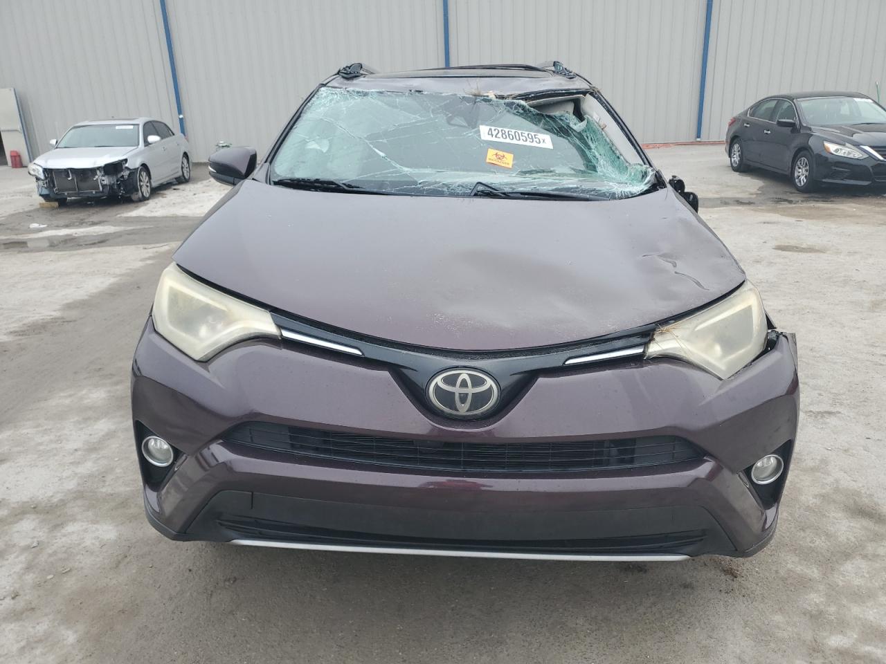 2017 Toyota RAV 4 - Image 5