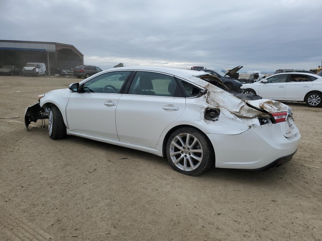 2013 Toyota Avalon - Image 2