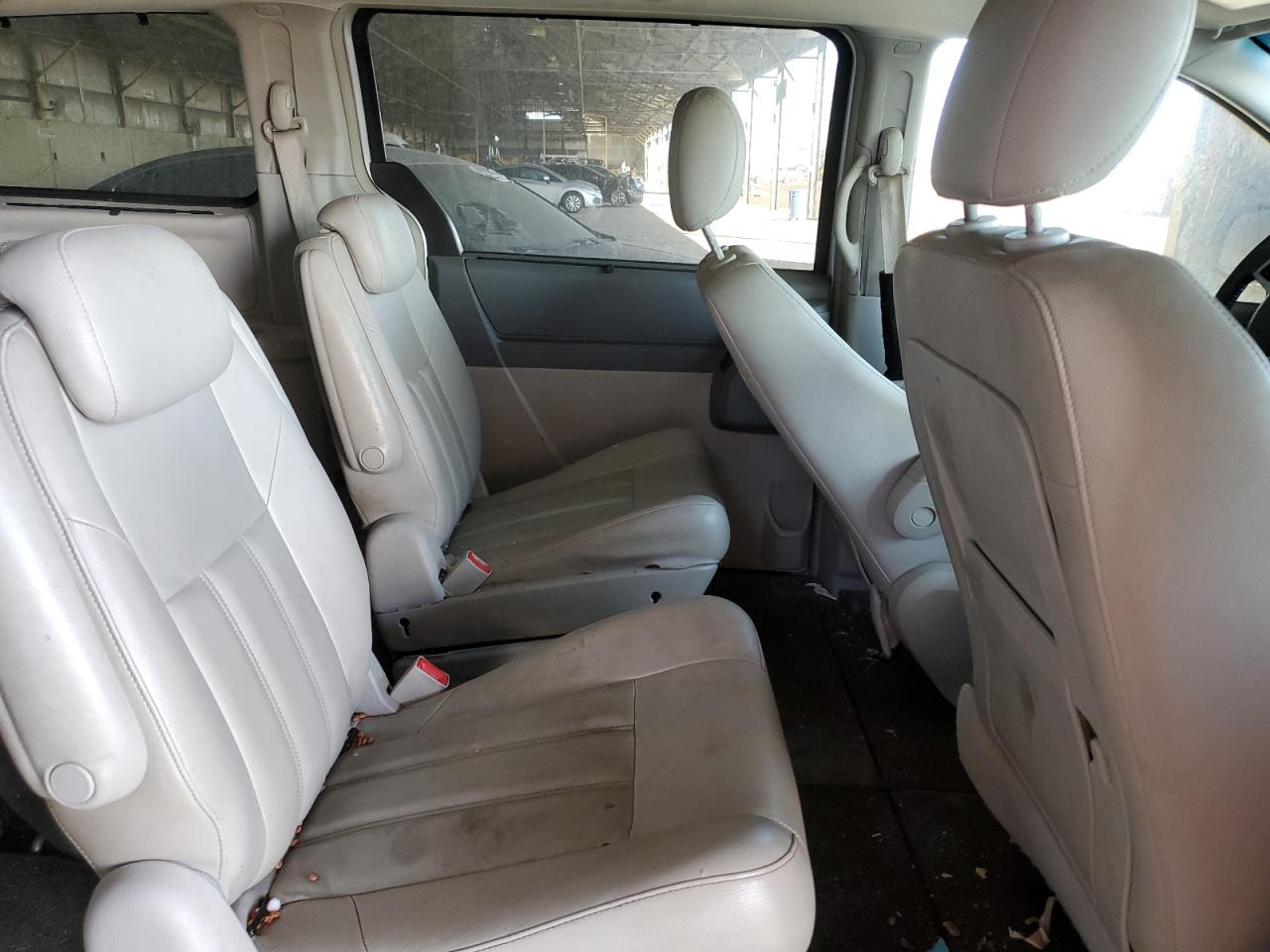 2008 Chrysler Town & Country - Image 11