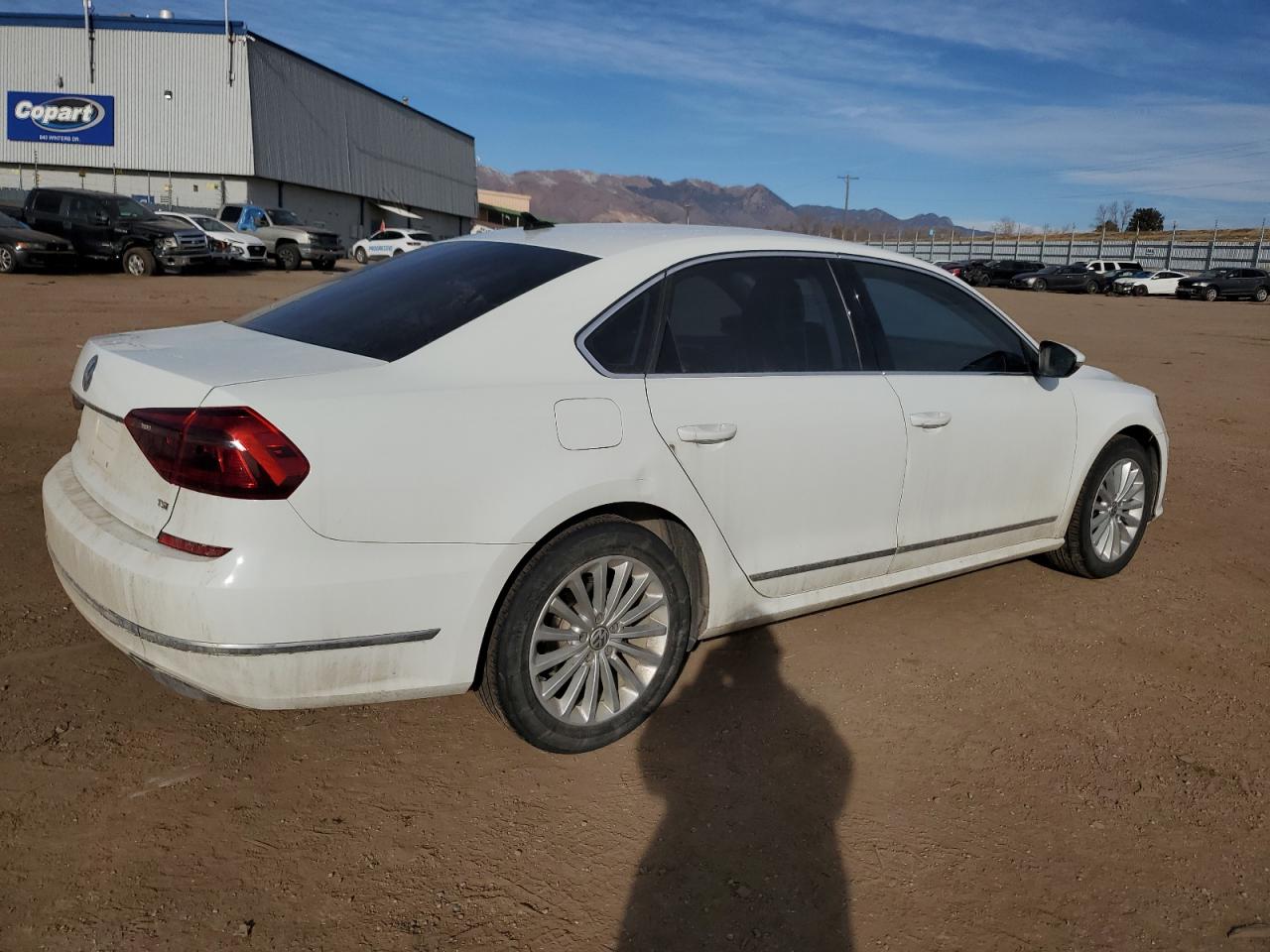 2017 Volkswagen Passat - Image 3