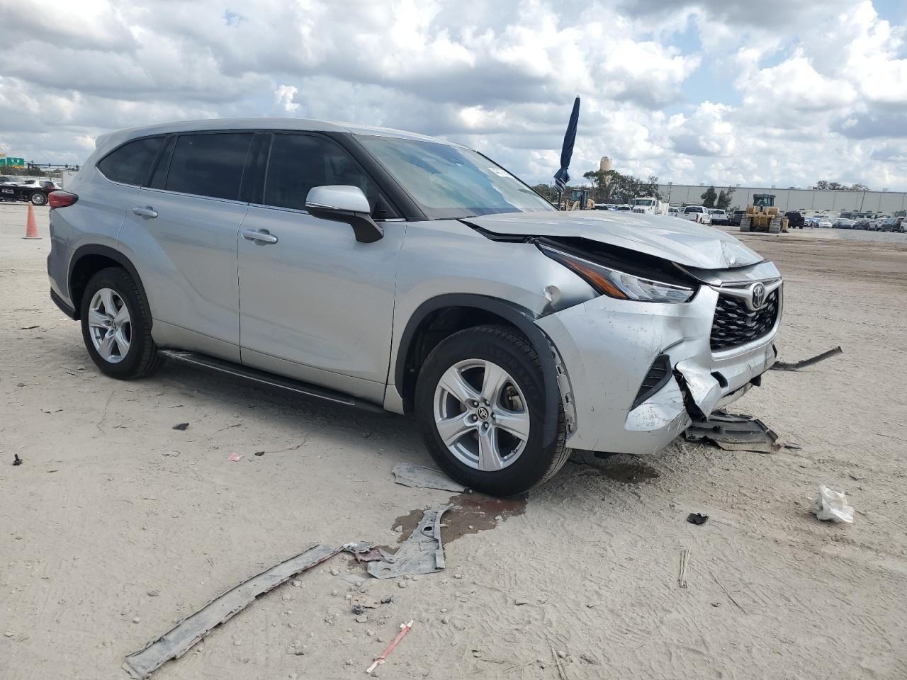 2020 Toyota Highlander - Image 4