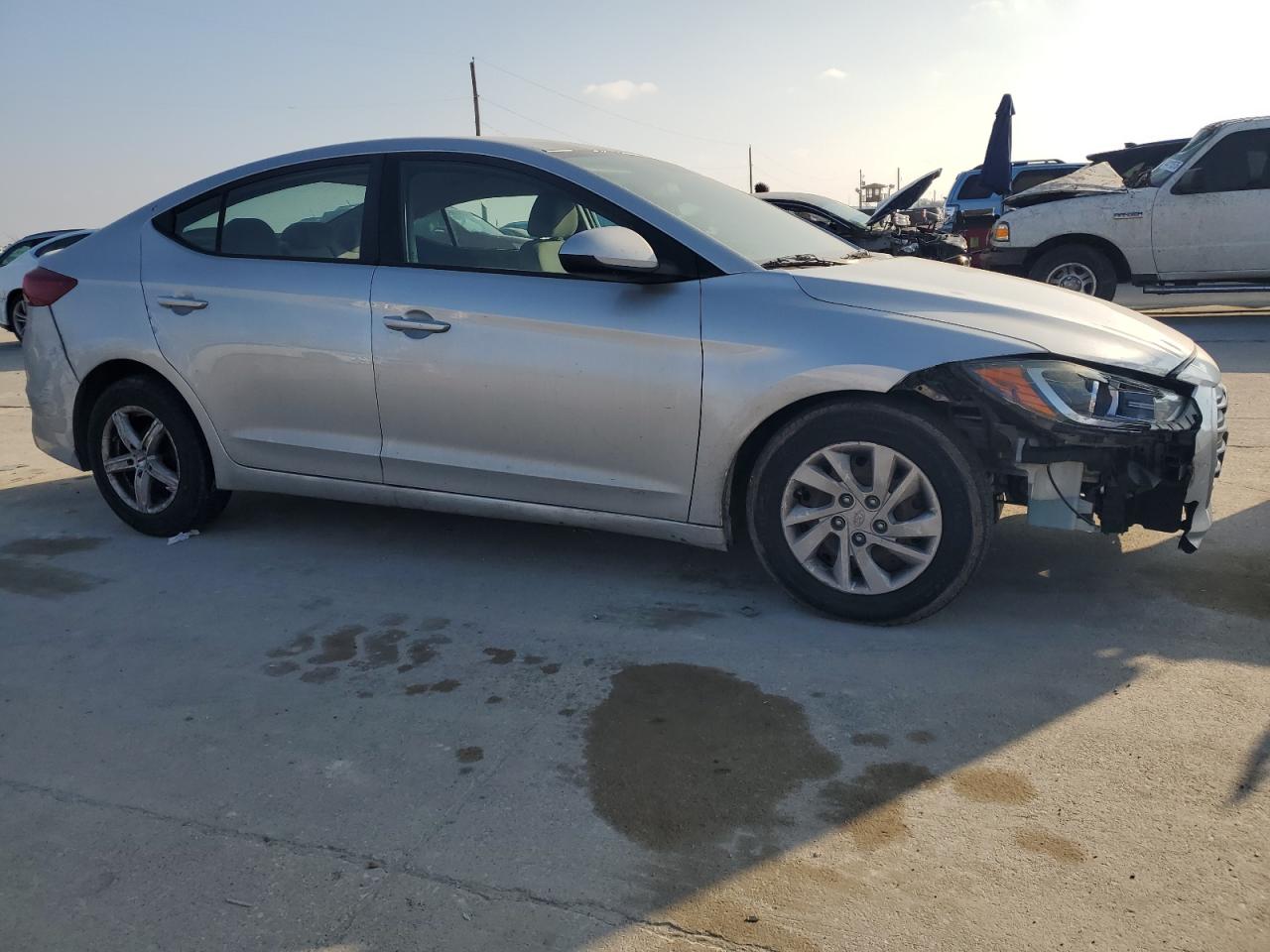 2017 Hyundai Elantra - Image 4