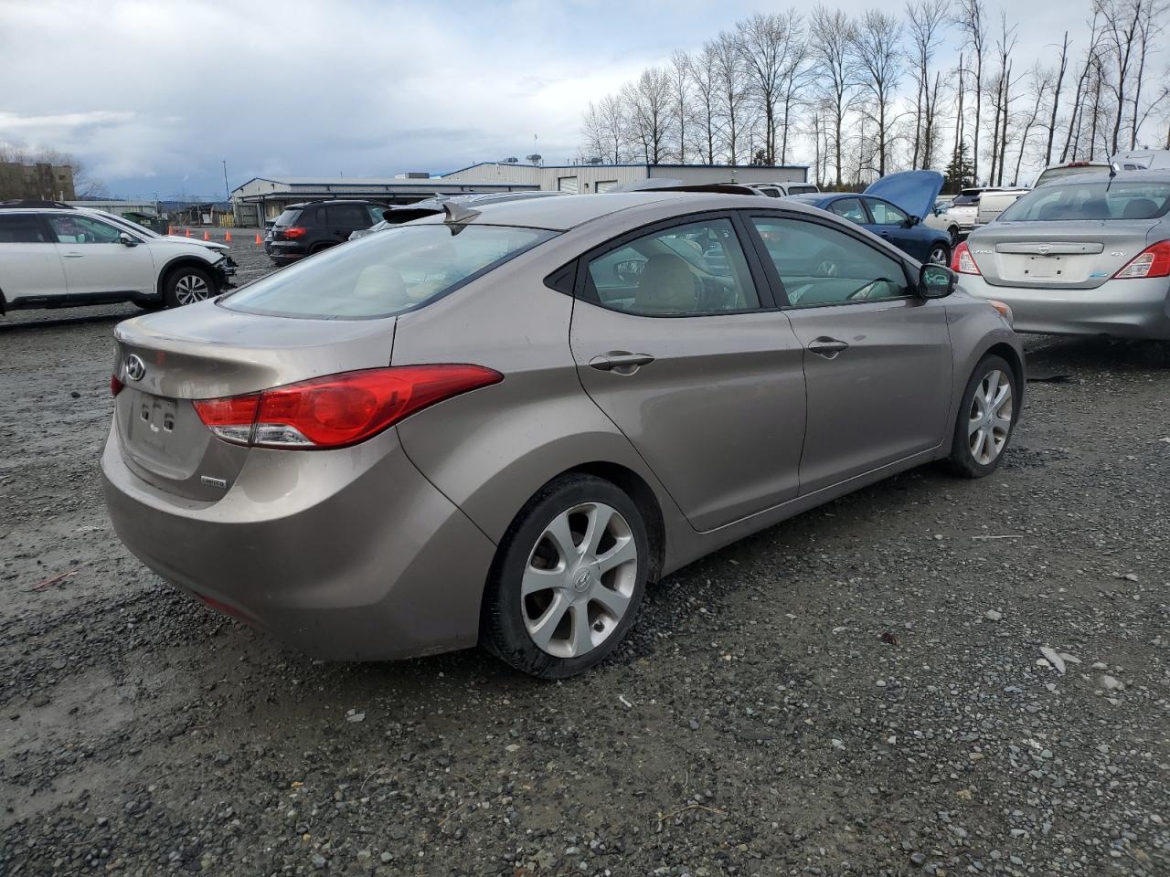 2013 Hyundai Elantra - Image 3