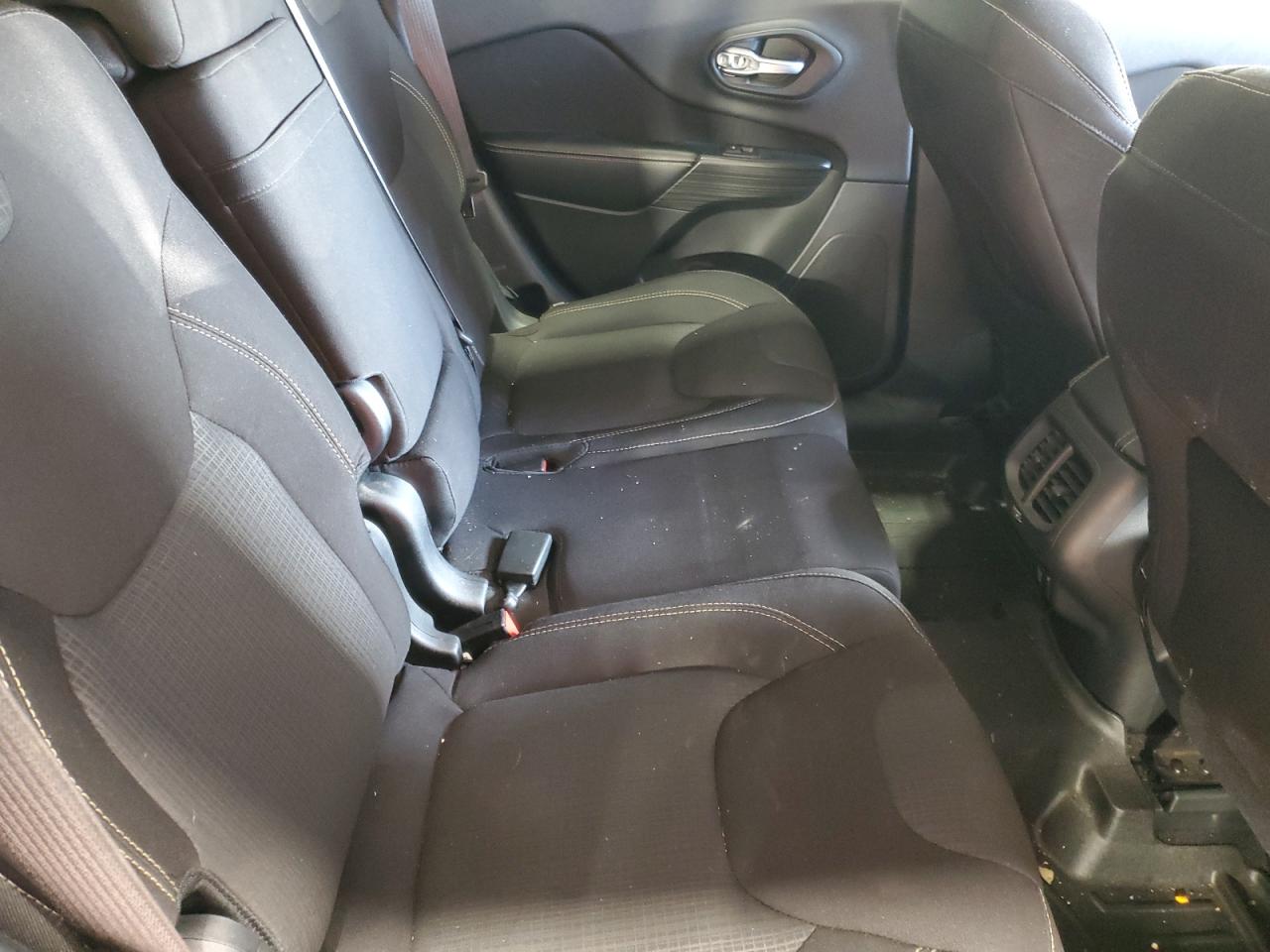 2016 Jeep Grand Cherokee - Image 11