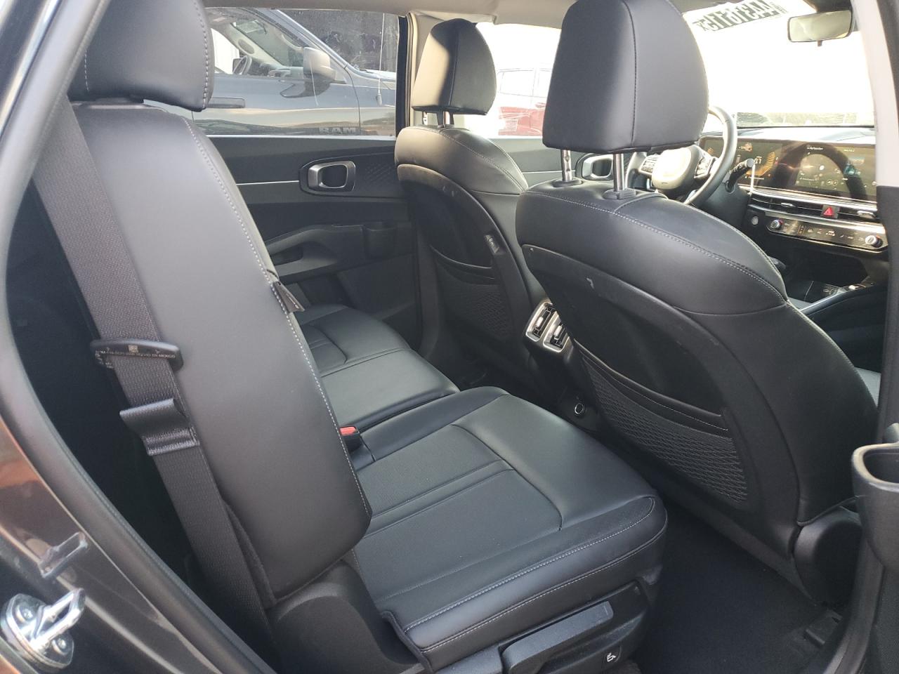 2024 Kia Sorento - Image 11