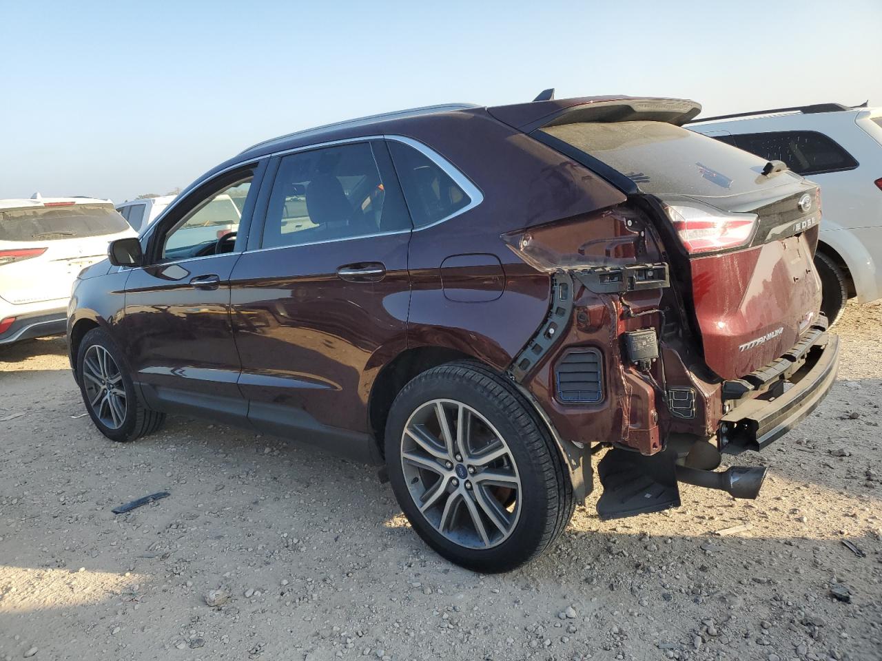 2022 Ford Edge - Image 2